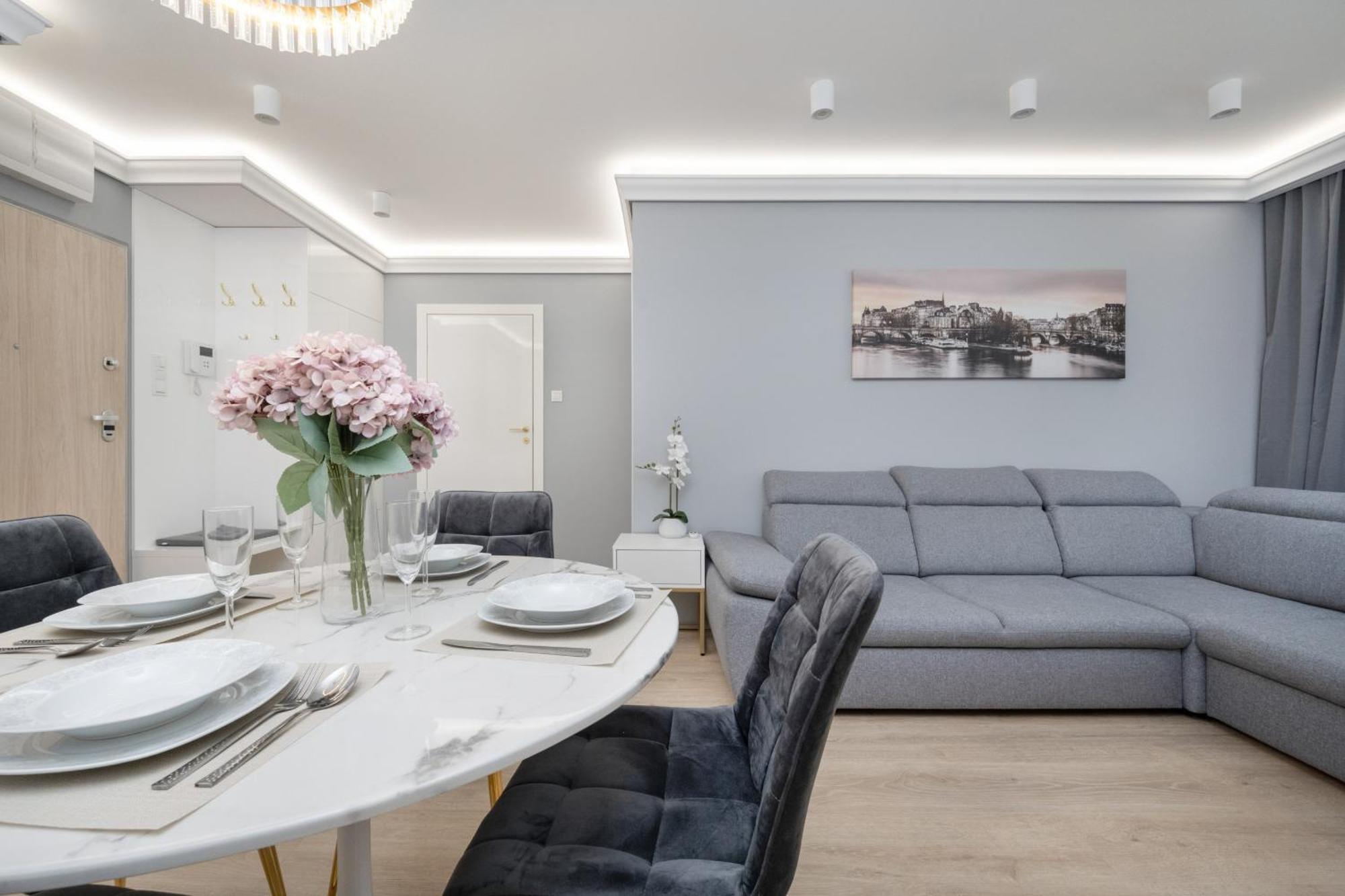 Elegant Apartment With Balcony By The Oder River In Wroclaw By Renters Prestige Luaran gambar