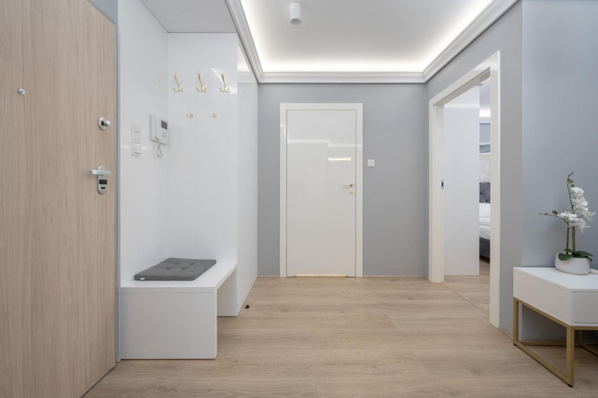 Elegant Apartment With Balcony By The Oder River In Wroclaw By Renters Prestige Luaran gambar