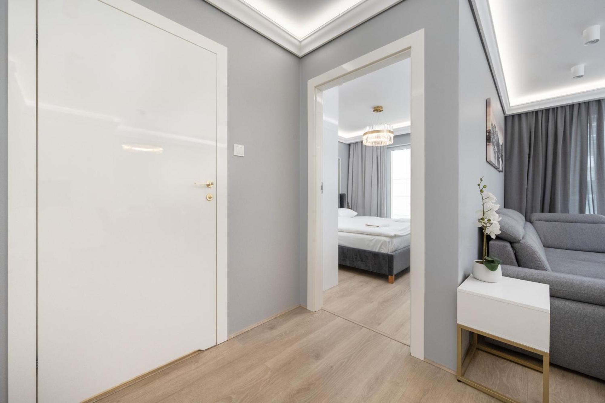 Elegant Apartment With Balcony By The Oder River In Wroclaw By Renters Prestige Luaran gambar