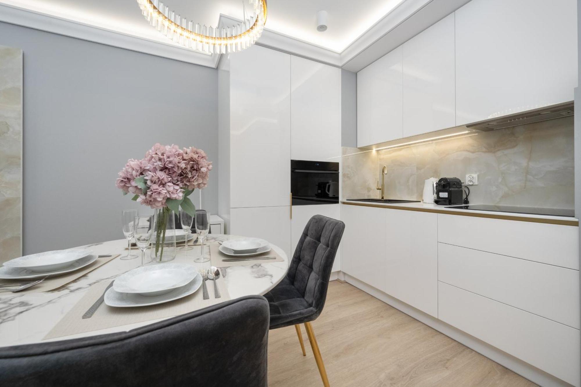 Elegant Apartment With Balcony By The Oder River In Wroclaw By Renters Prestige Luaran gambar