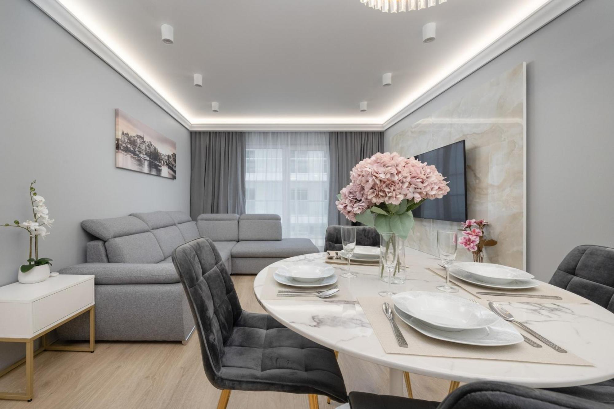 Elegant Apartment With Balcony By The Oder River In Wroclaw By Renters Prestige Luaran gambar