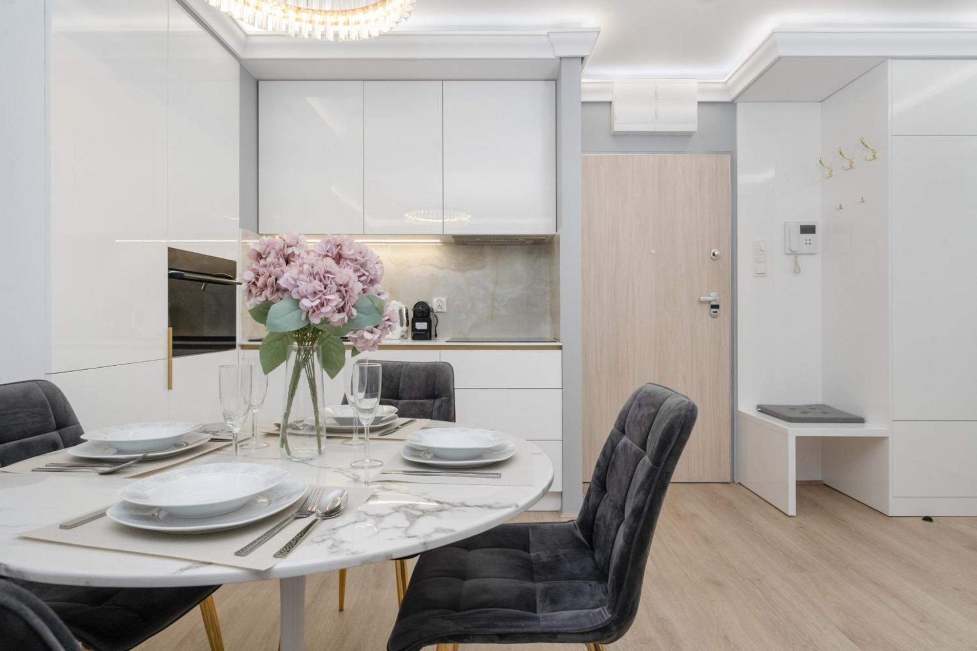 Elegant Apartment With Balcony By The Oder River In Wroclaw By Renters Prestige Luaran gambar